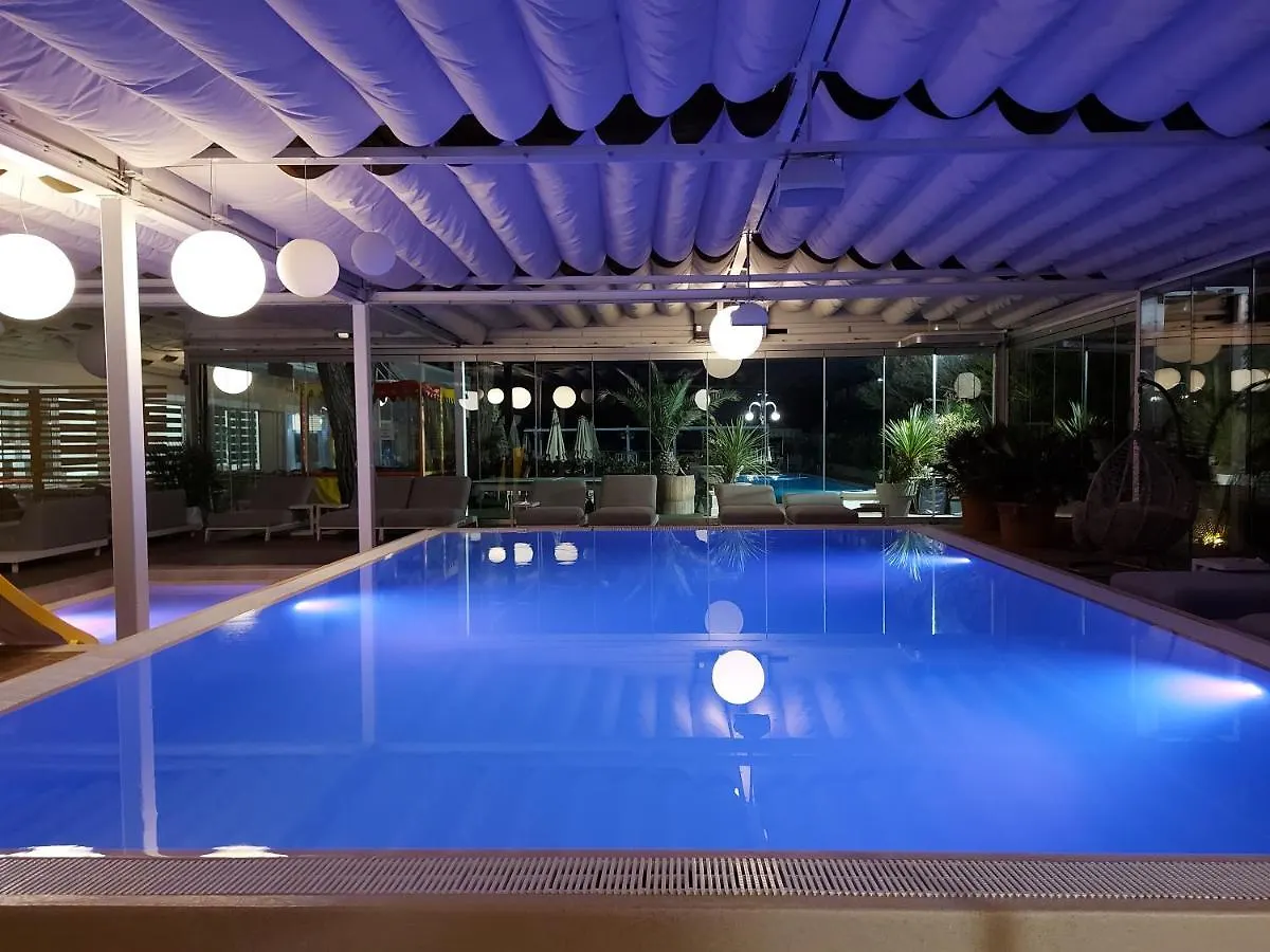 Hotel Nettuno Лидо-ди-Езоло
