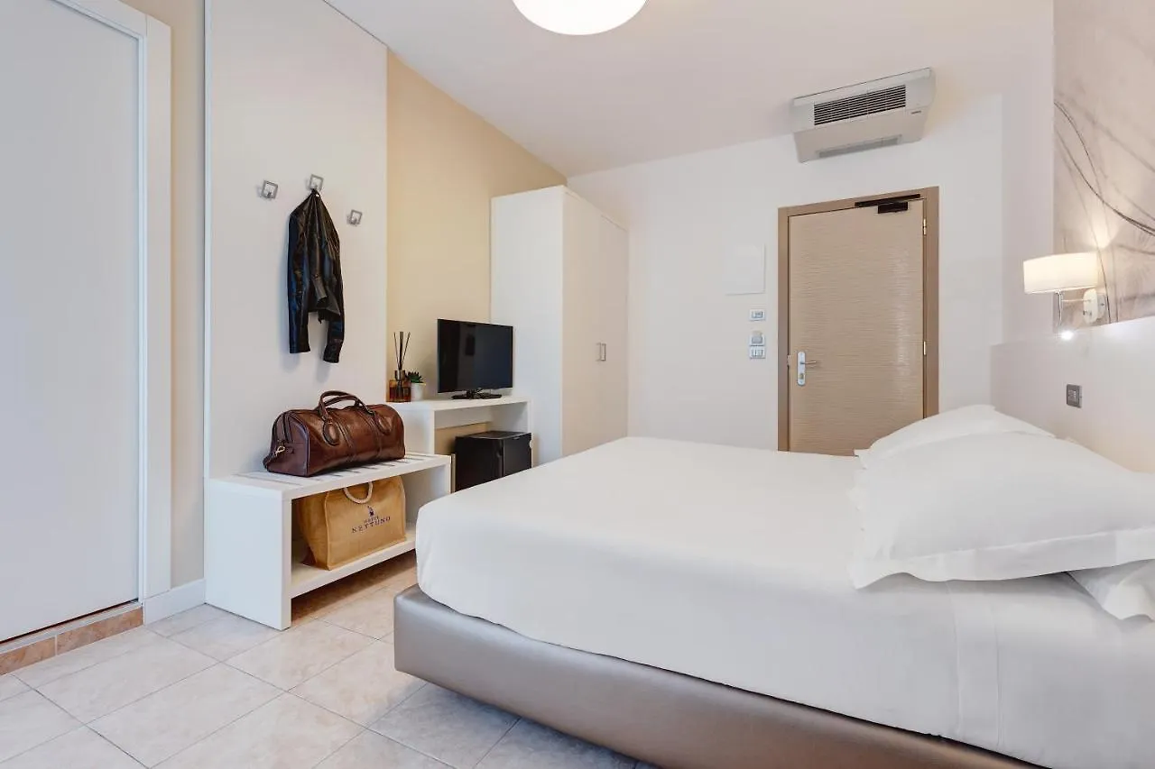 Hotel Nettuno Лидо-ди-Езоло